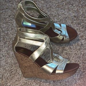 Dolce vita gold wedge